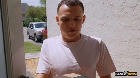 Vivian Taylor: Big Booty Neighbor Gets Cock